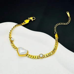 Elegant Gold Chain Bracelet with Heart Pearl Charm – Luxury Inspired Women’s Jewelry